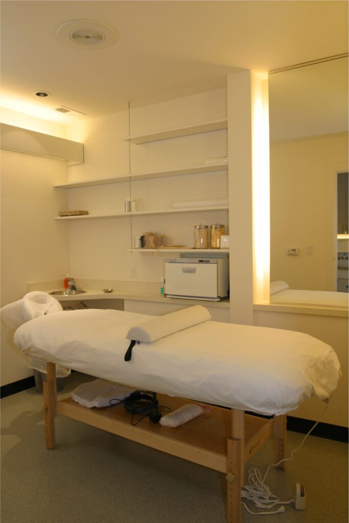 Clean Room With Effective Lightning